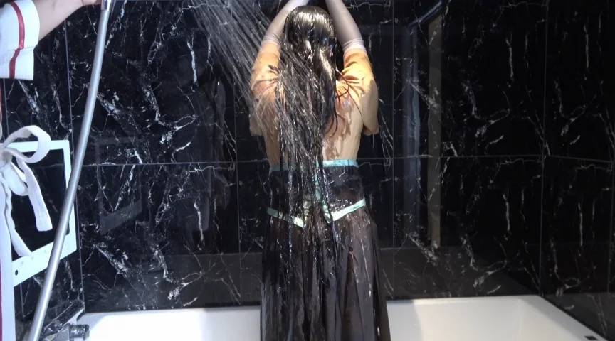 黒髪スーパーロングヘアプリンセス シャンプー悪戯