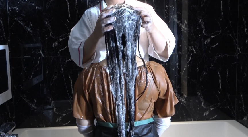 黒髪スーパーロングヘアプリンセス シャンプー悪戯 画像3