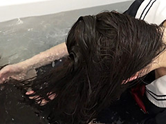 スーパーロングヘア女子○生の放課後シャンプー 憧れの髪フェチ先輩とのシャンプー卒業式