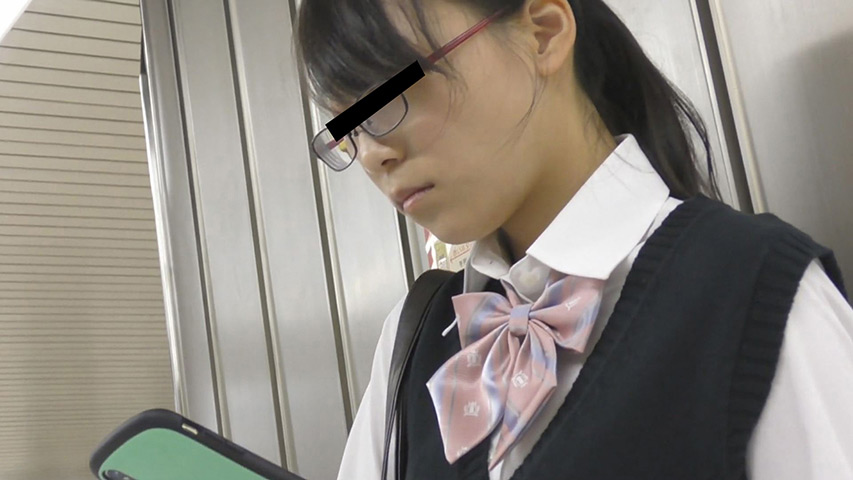 無断猥褻触ったもの勝ち！制服娘電車内痴○＃3 画像6