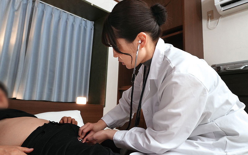 訪問女医の誘惑に耐えきれず性欲暴発！ 画像5