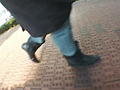 ブーツで歩く女2 サンプル画像2