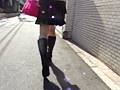 ブーツで歩く女 サンプル画像2