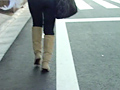 ブーツで歩く女 サンプル画像4