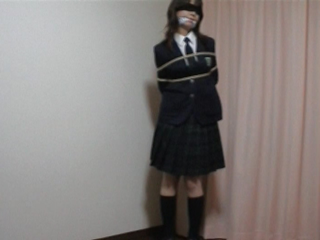 制服女性を緊○、猿轡… 画像7