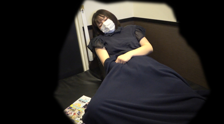 家出?年頃の女子が声我慢オナニーする姿が可愛すぎる 3枚目