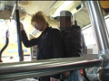 路線バスでイケメンのチンポを扱いた Part1 サンプル画像2