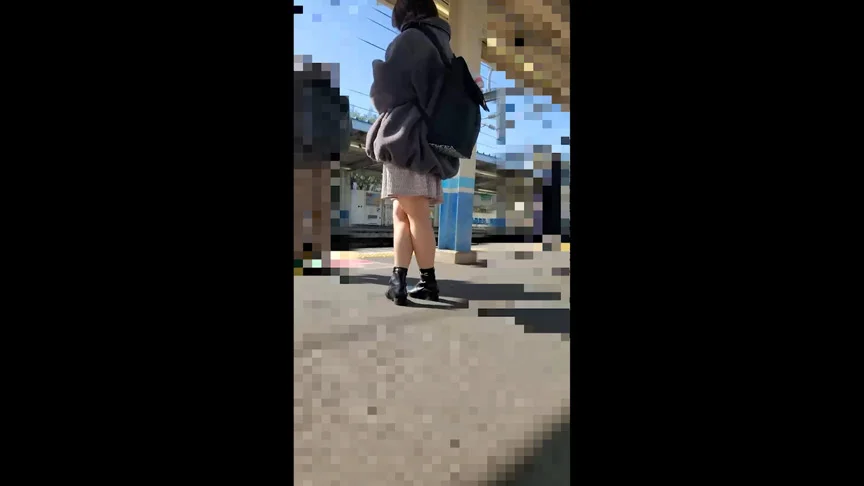 低身長のお姉さん…乗車したことを悔やみ目が潤む。
