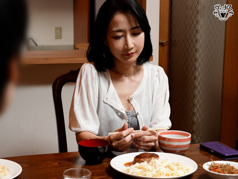 帰らない親父を健気に待つ義母に欲情 瀬尾礼子 | 激エロ動画データベース