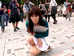 【エロ動画】女子大生の“リモコンバイブでただ今ナマ中継！”の企画エロ画像