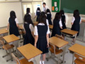 想像してみてください、あなたは教師。10人の純真無垢な○学生と突然エレベーターに閉じ込められたら…。あなたが生きている内にやり遂げたかった10のタブー...thumbnai1