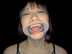 【個人撮影】笠木いちかの口内観察 舌を磨いて指しゃぶって開口器で口内見せながら喜悦（よが）る