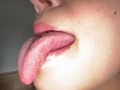 【個人撮影】玉城夏帆の舌ブラシで「汚舌苔」採取 のサンプル画像 3