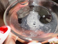 【個人撮影】若菜めありの舌ブラシで「汚舌苔」採取 サンプル画像8