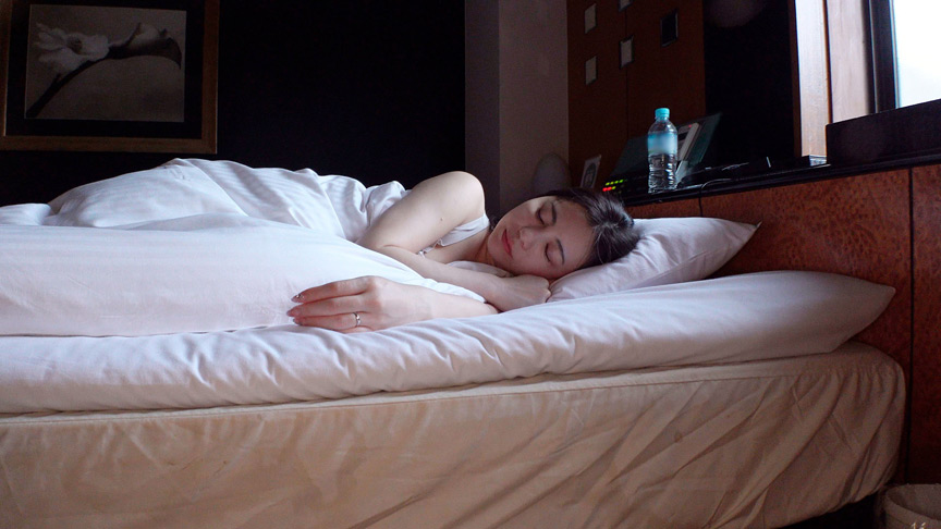 バリキャリOL吉澤友貴とミッドナイトW不倫 画像15